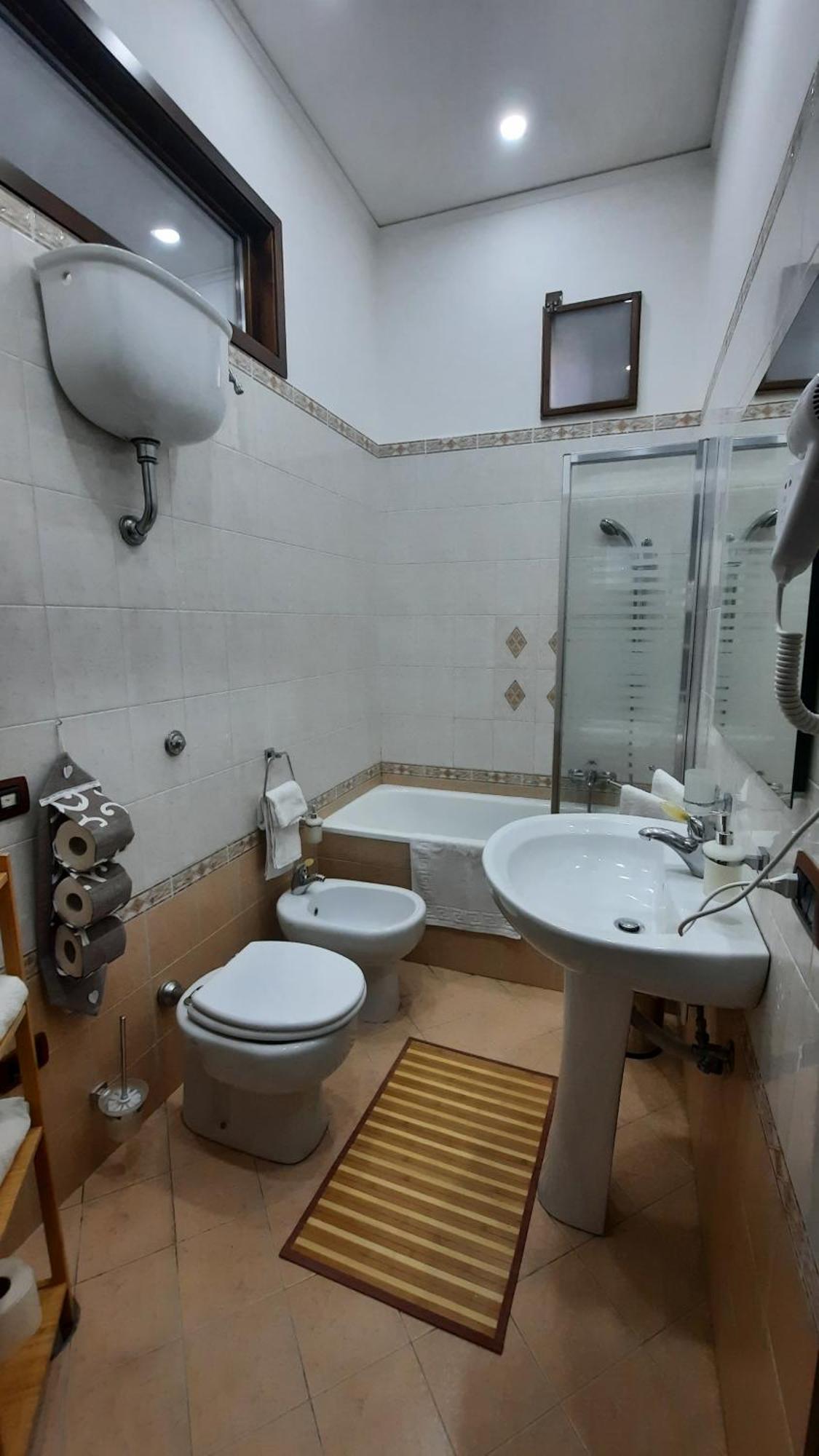 Appartement White 2 San Gregorio 14 *
